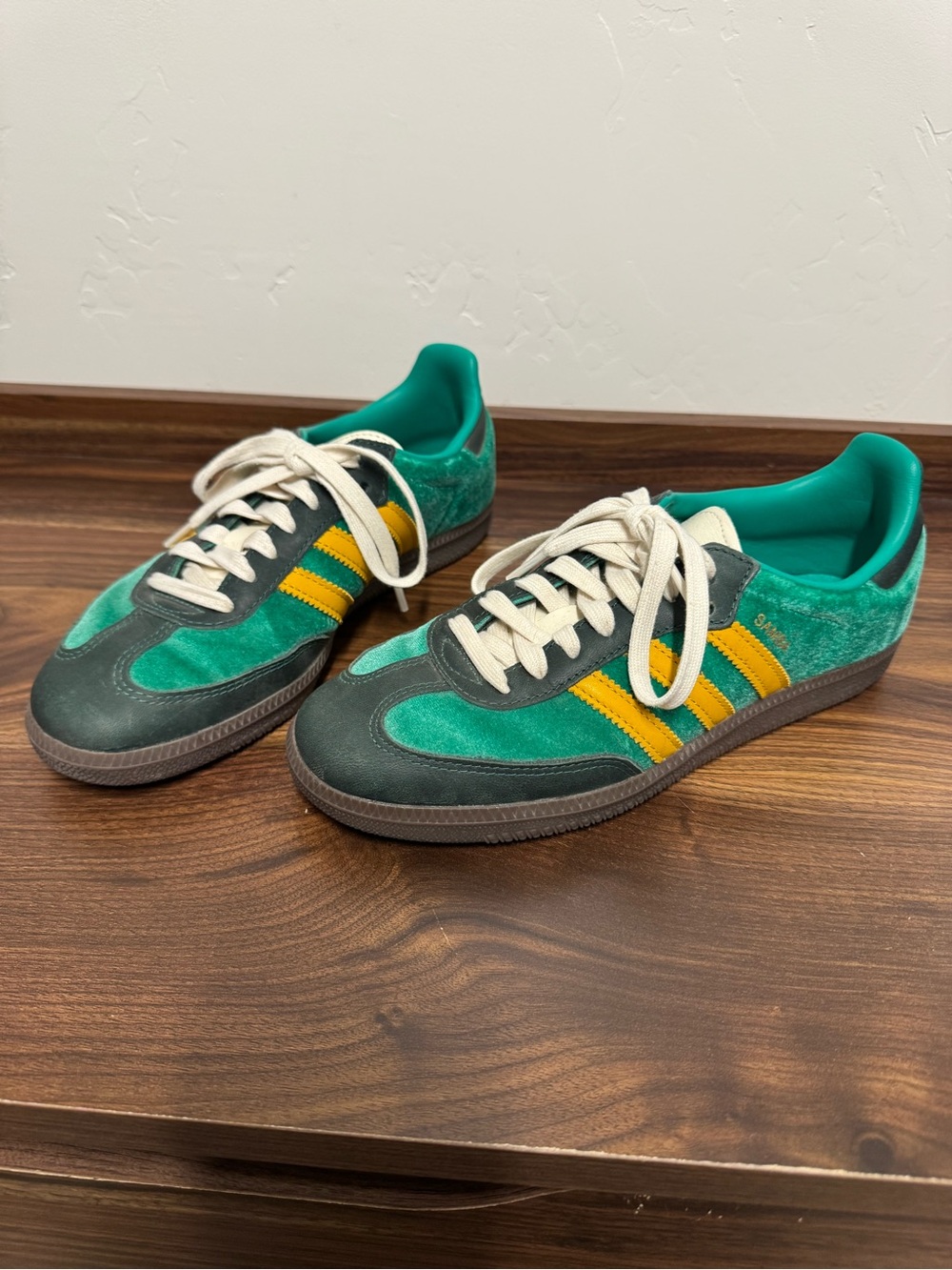 Adidas Samba Green velour and leather size 7 UO Oregon